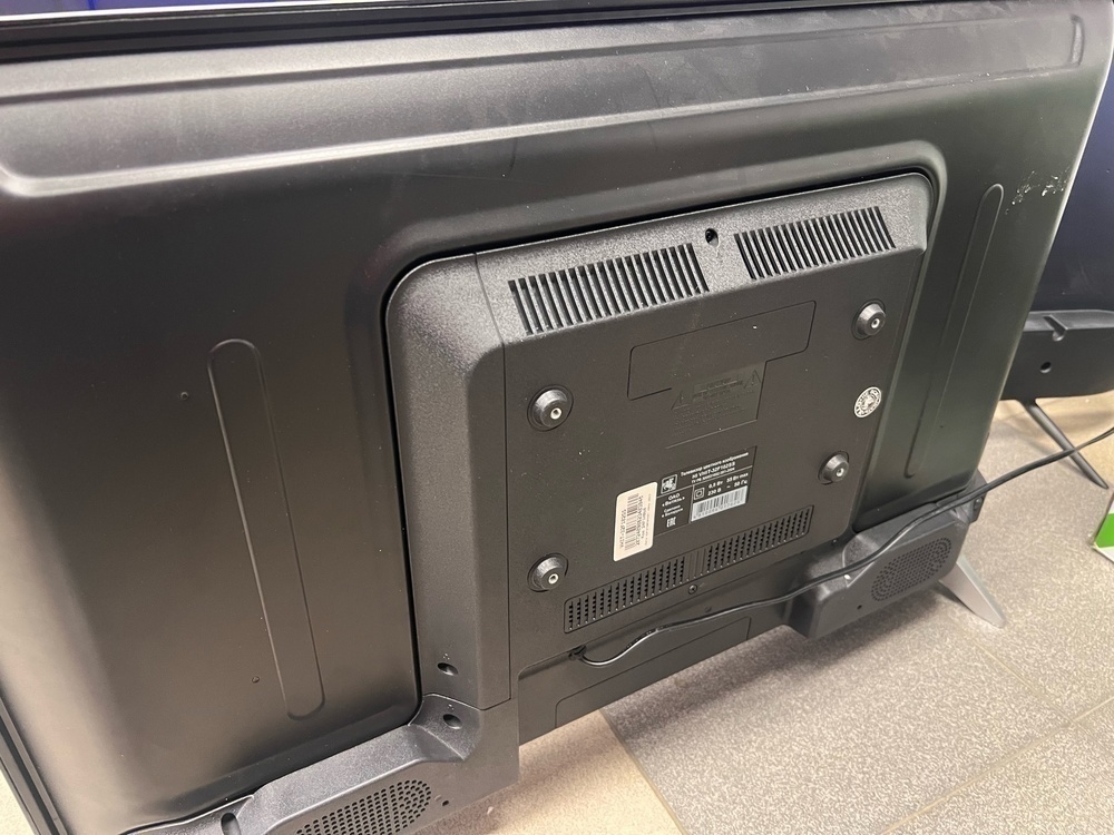 LED Телевизор HI VHIT-32F102SS