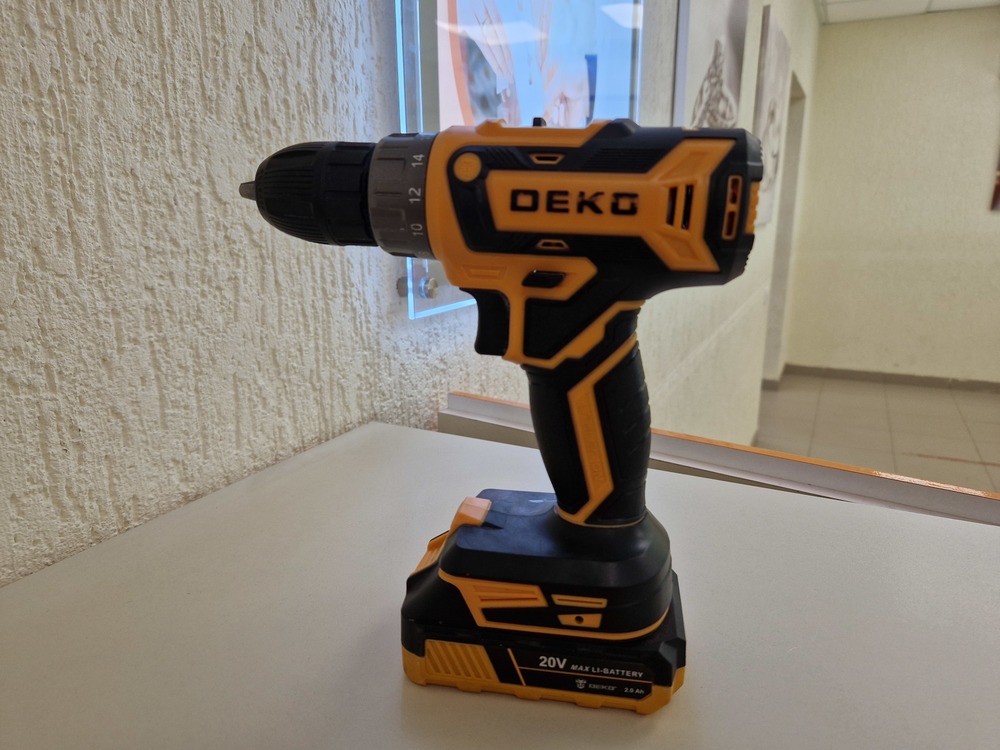 Шуруповерт Deko DKCD20FU-Li