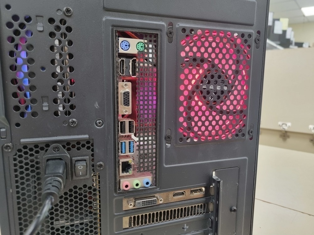 Системный блок Ginzzu; Core i3-1305U, GeForce RTX 2060 Super, 16 Гб, 120 Гб, 500 Гб