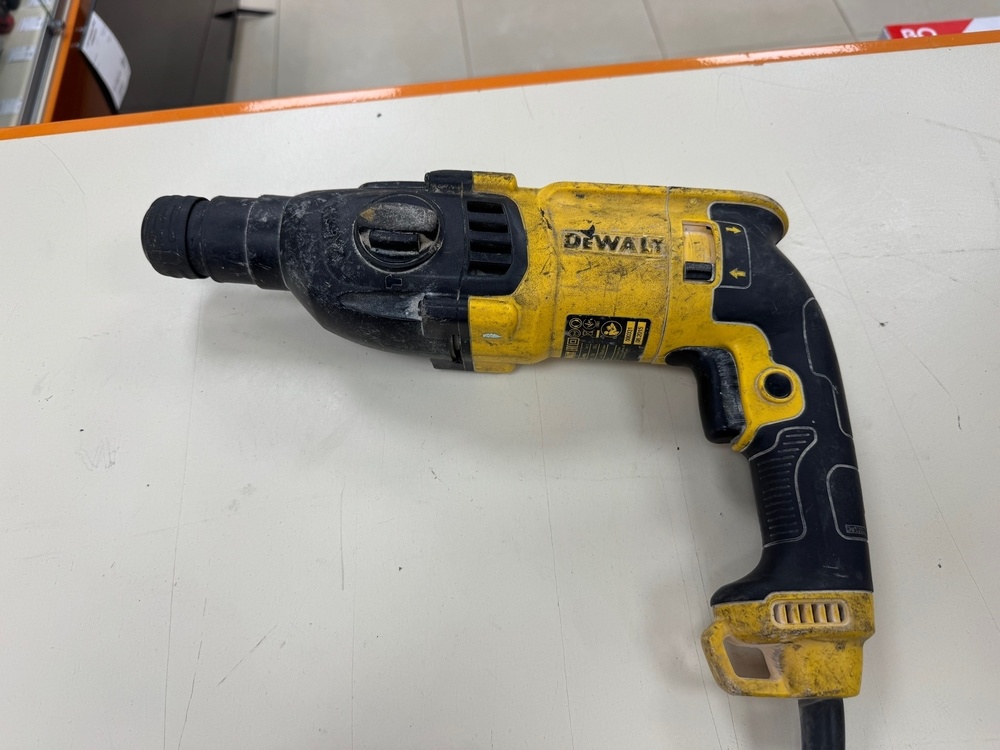 Перфоратор Dewalt D25133