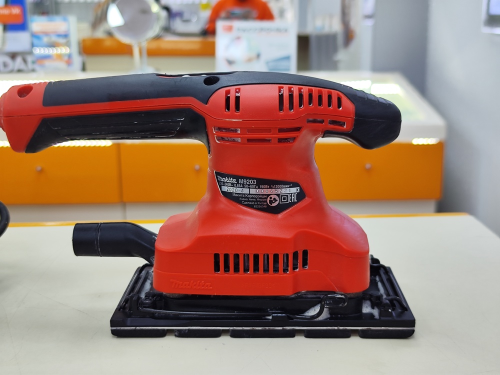 Шлифовальная машина Makita M9203
