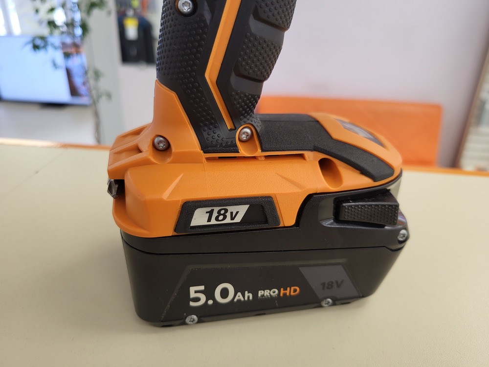 Шуруповерт AEG BSB 18CBL