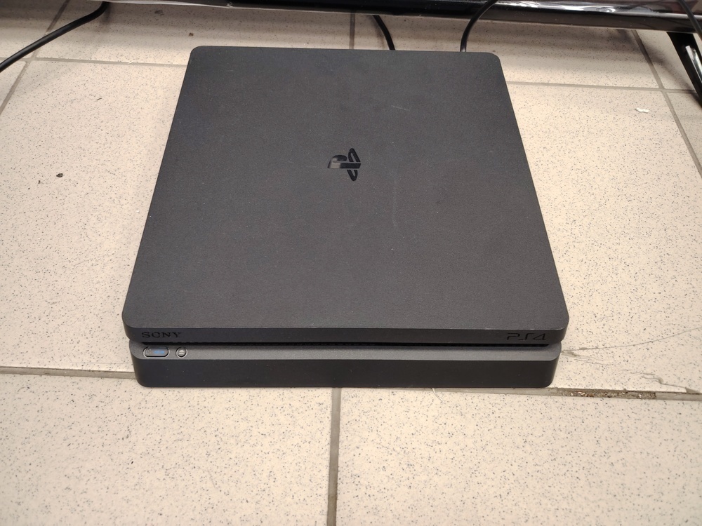 Игровая приставка PlayStation 4 Slim 1Tb Игровая приставка PlayStation 4 Slim 1Tb