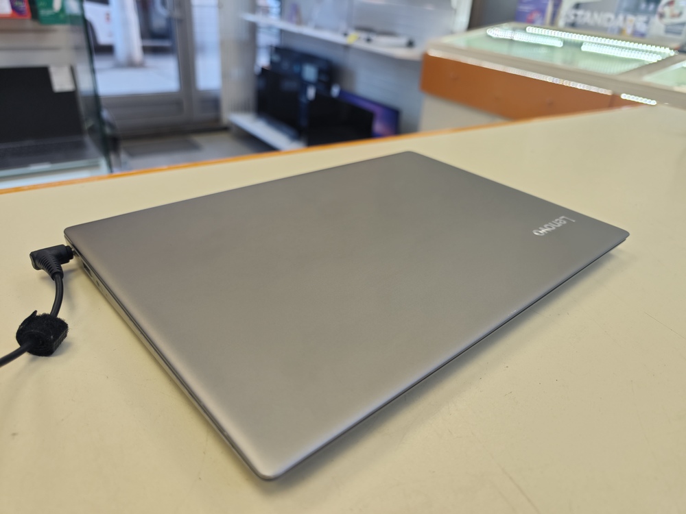 Ноутбук Lenovo 320s-13ikb; Core i3-7100U, Intel UHD Graphics, 4 Гб, 256 Гб, Нет