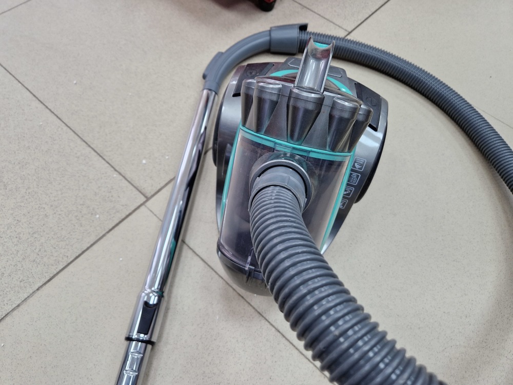 Пылесос Scarlett CS-VC80C03