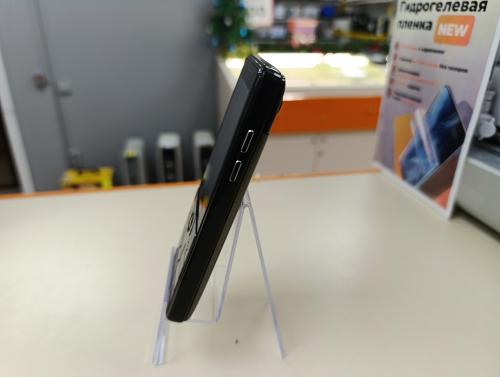 Мобильный телефон Philips E570