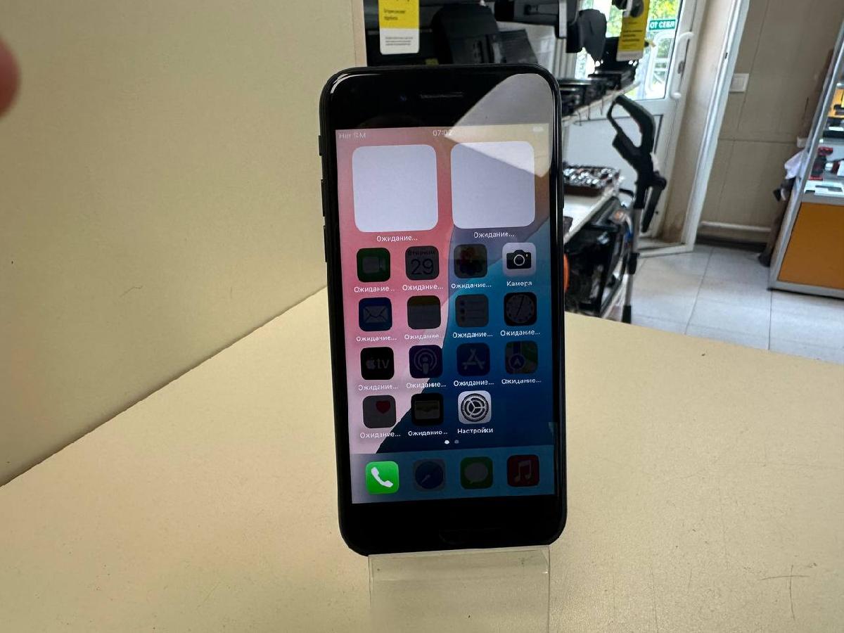 Смартфон Apple iPhone SE 2020 64Gb