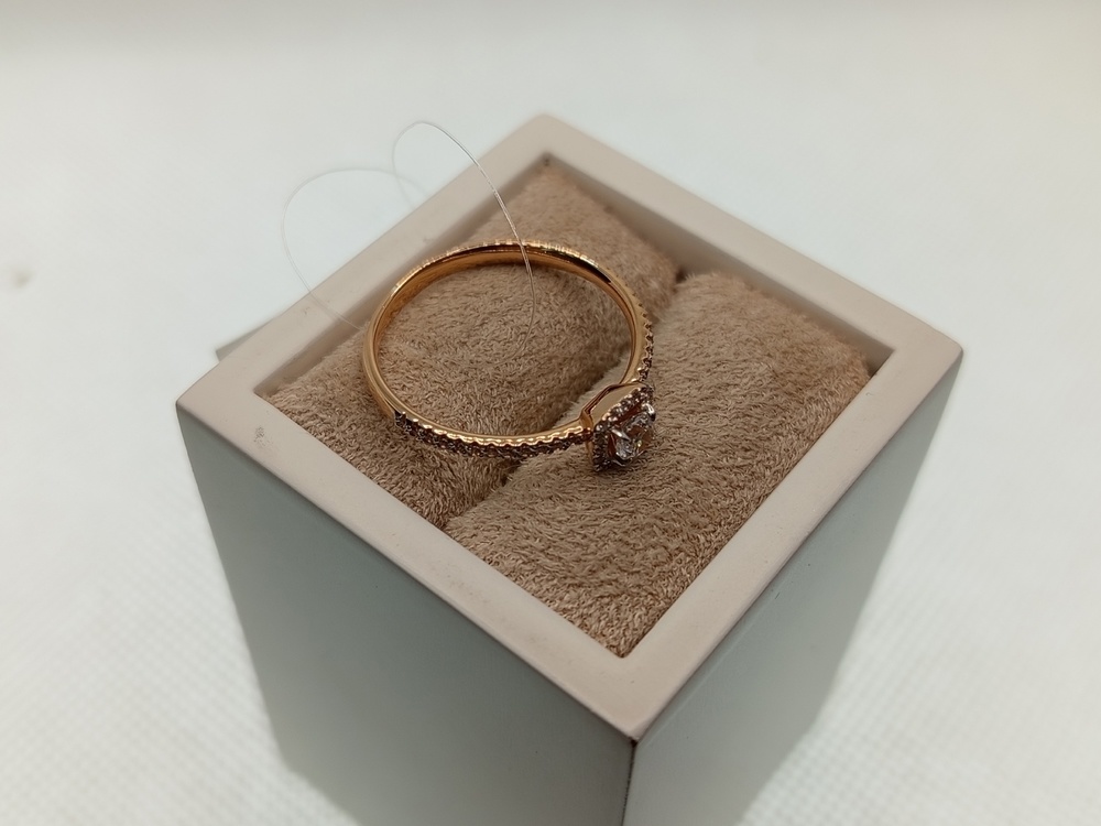 КОЛЬЦО С КАМНЯМИ (Au 585)