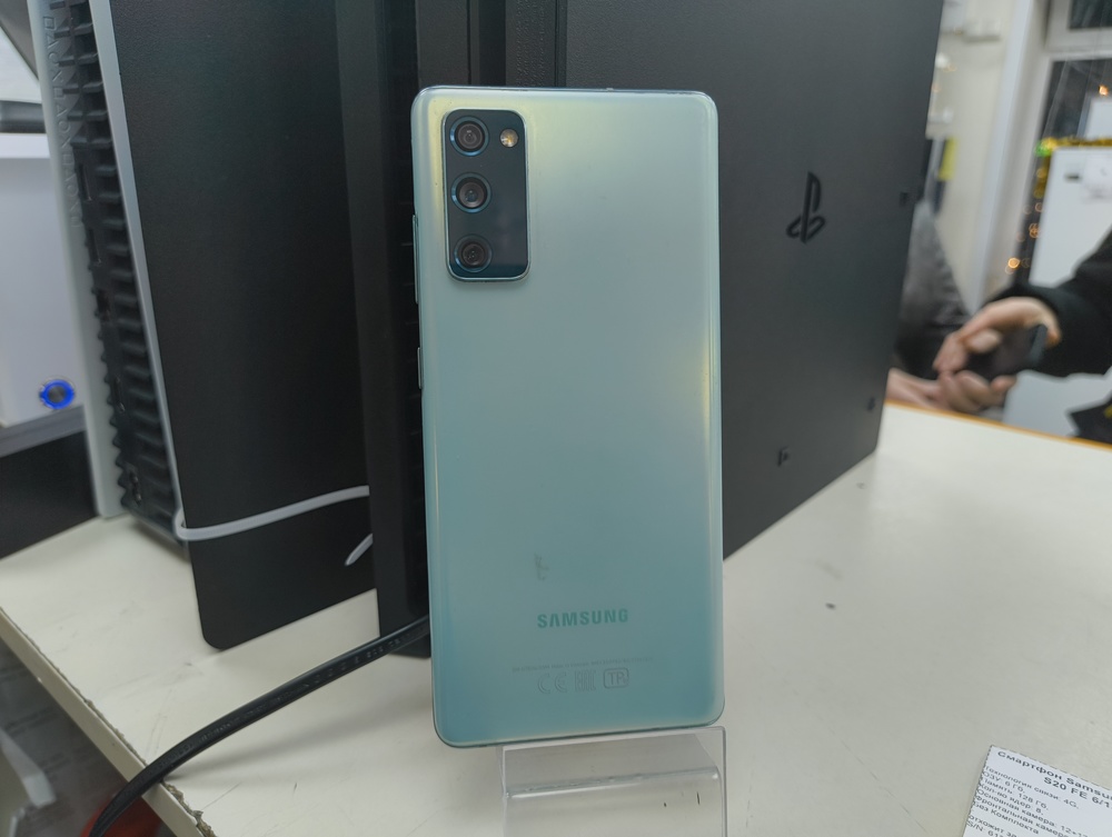 Смартфон Samsung Galaxy S20 FE 6/128