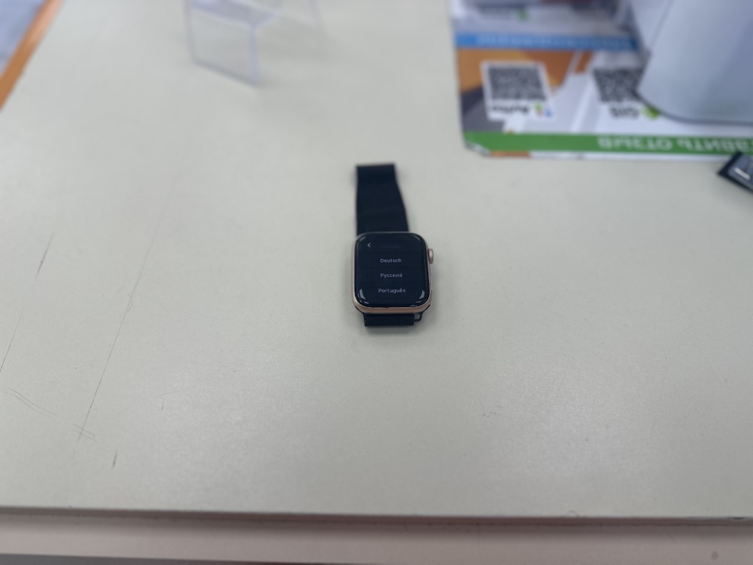 Смарт-часы Apple Watch SE 44mm