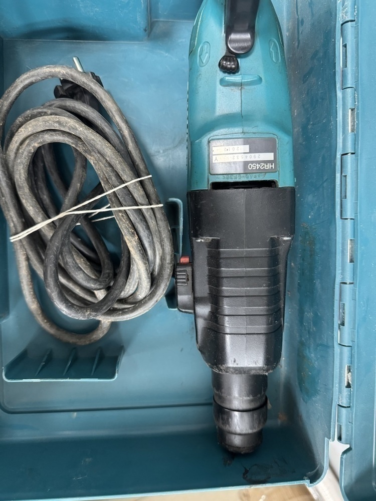 Перфоратор Makita HR-2450