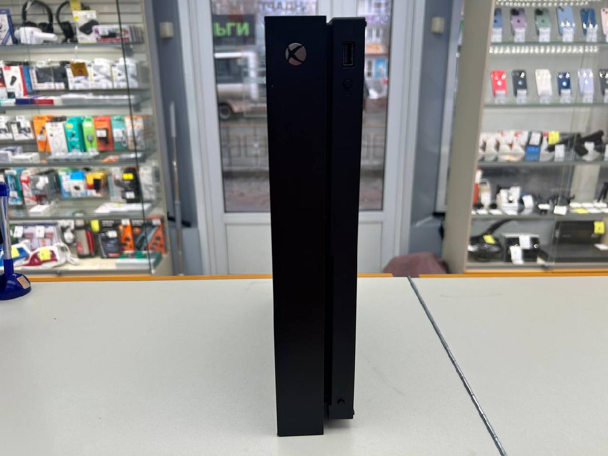 Игровая приставка Xbox One X 1Tb