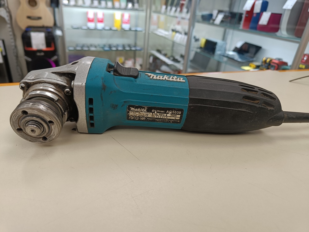 Угловая шлифмашина Makita 5030