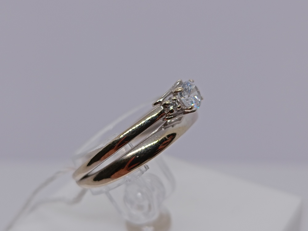 КОЛЬЦО С КАМНЯМИ (Au 585)