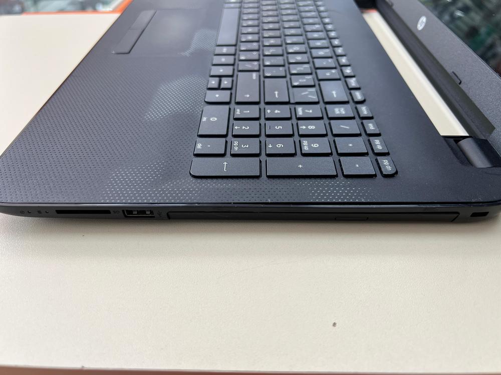 Ноутбук HP; Core i3-6006U, Intel HD Graphics 520, 8 Гб, 240 Гб, Нет