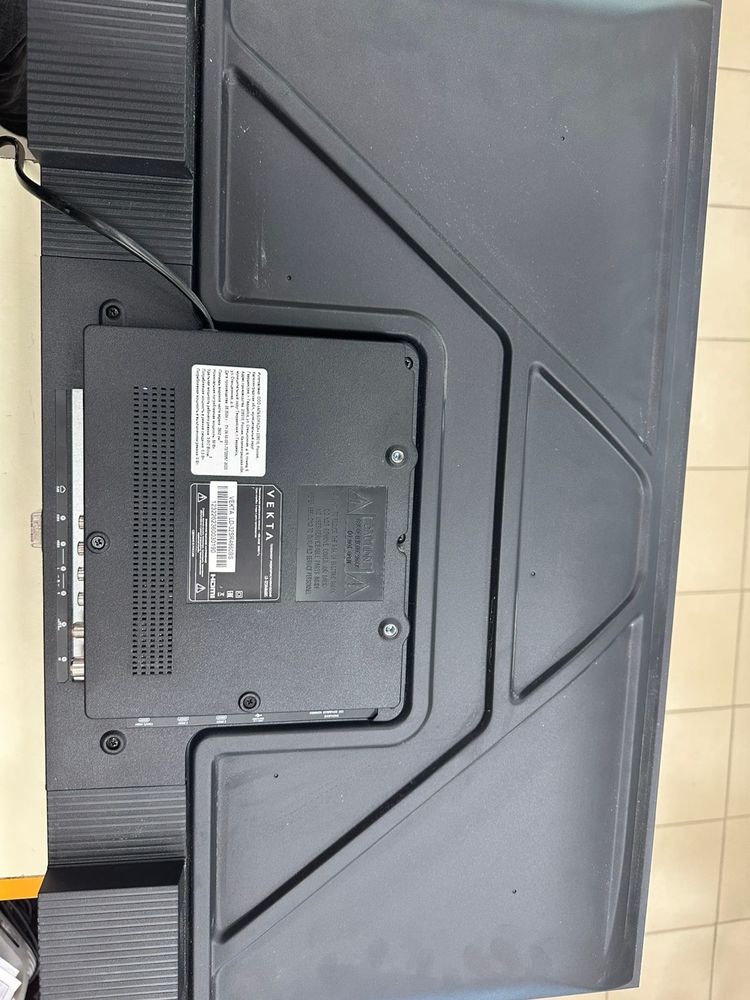 LED Телевизор Vekta LD-32sr4215wt