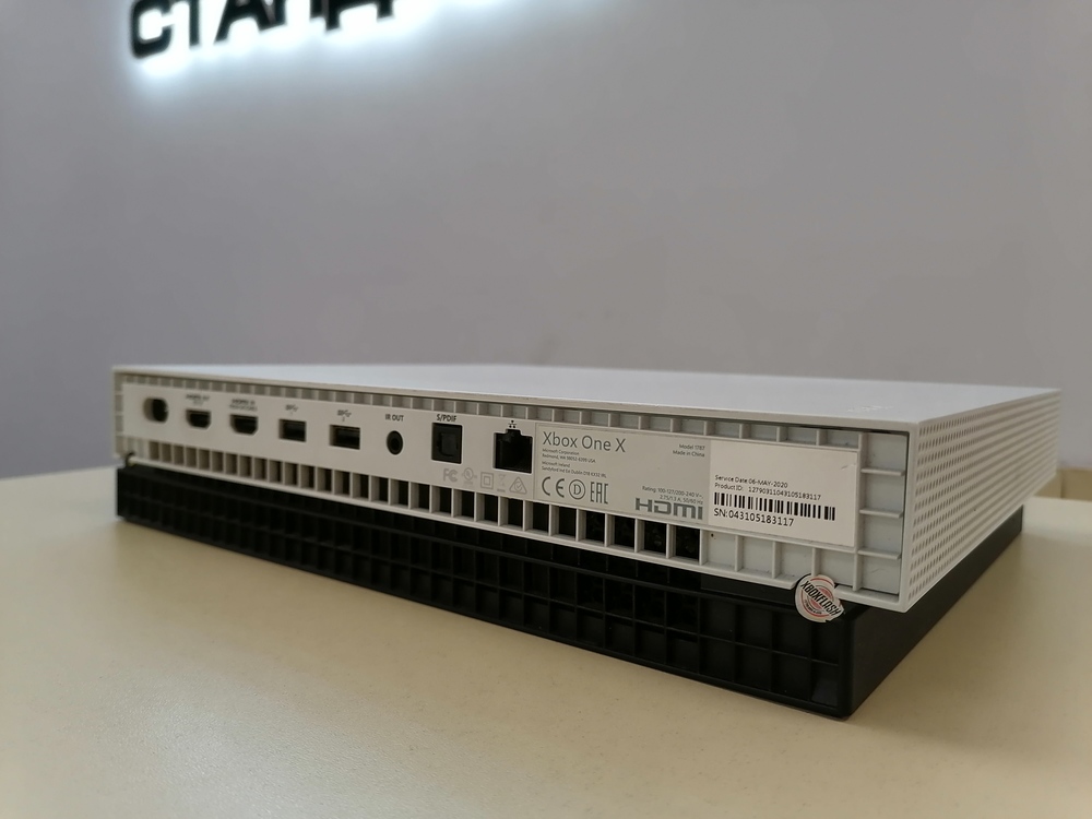 Игровая приставка Xbox One X 1Tb