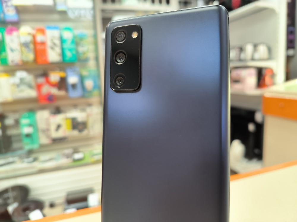 Смартфон Samsung Galaxy S20 FE 6/128