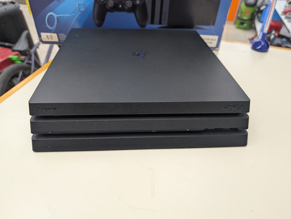 Игровая приставка PlayStation 4 Pro 1Tb
