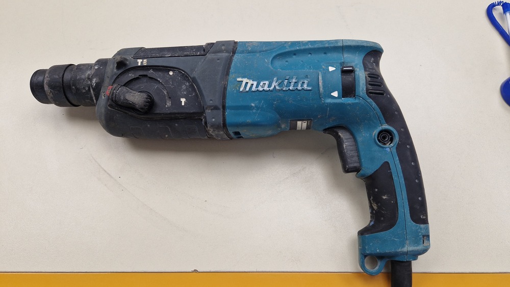 Перфоратор Makita HR2470