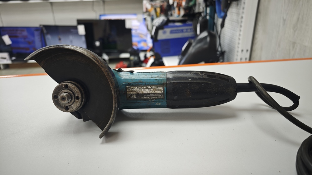 Угловая шлифмашина Makita GA5030