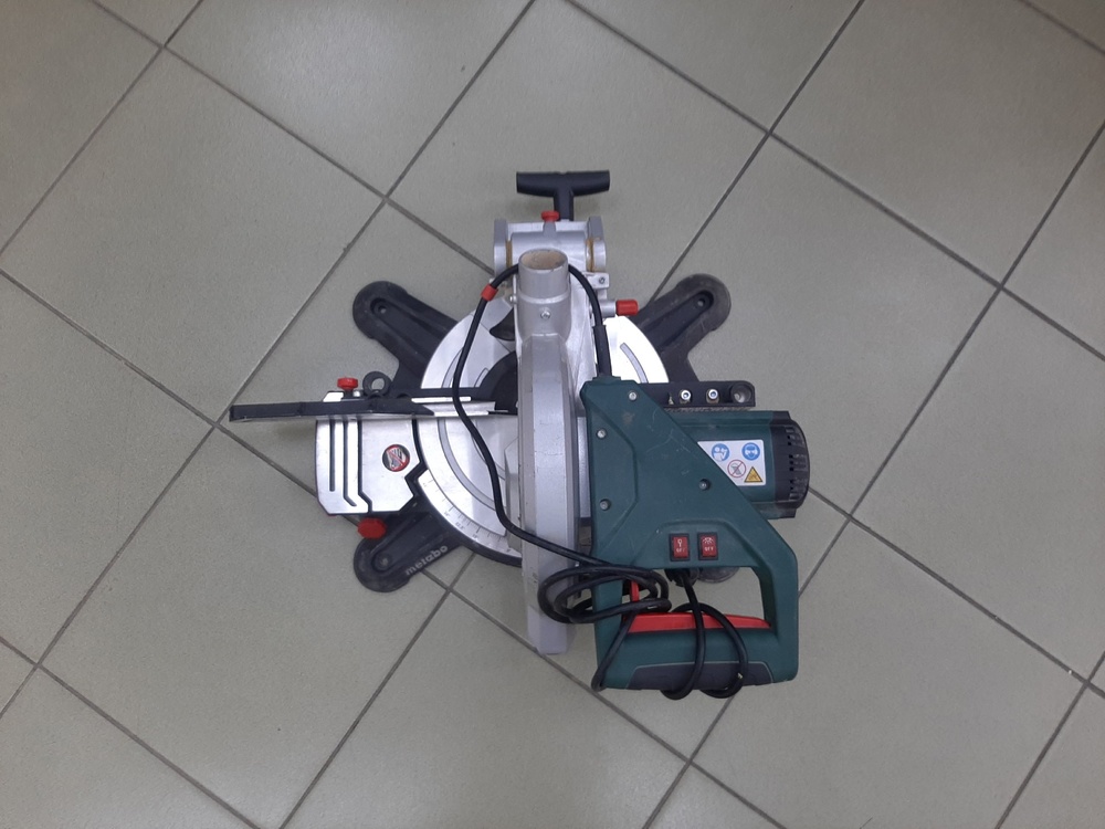 Торцовочная пила Metabo KS-216