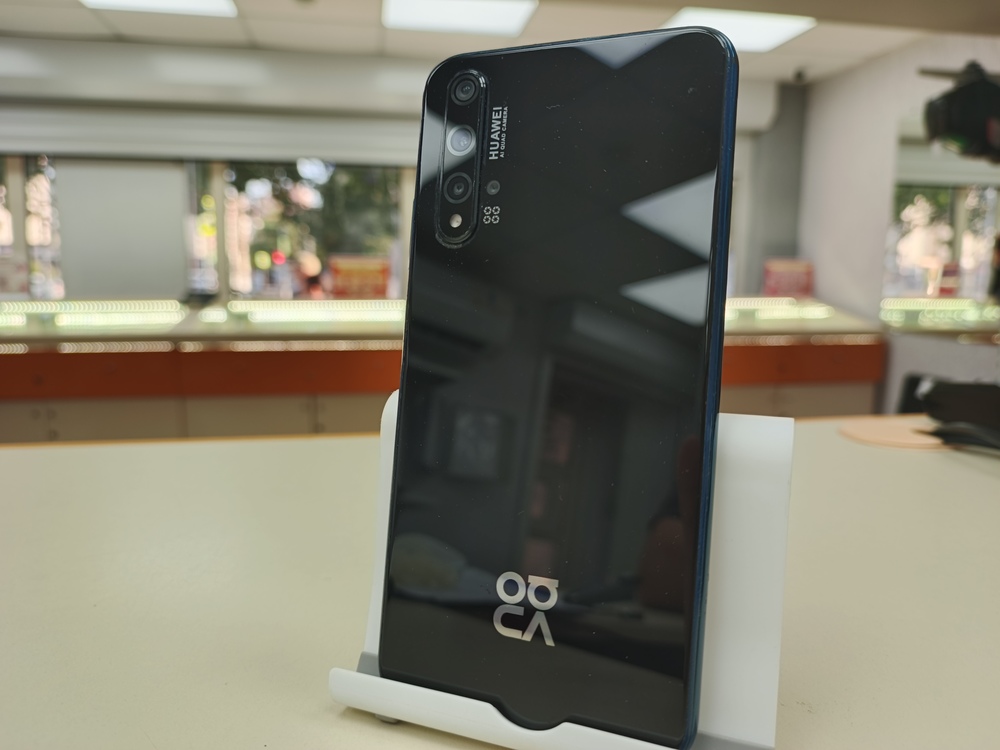 Смартфон Honor 20 8/128