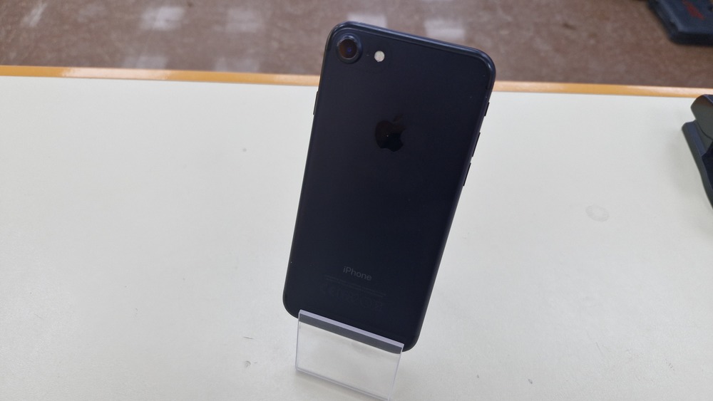 Смартфон Apple iPhone 7 128Gb