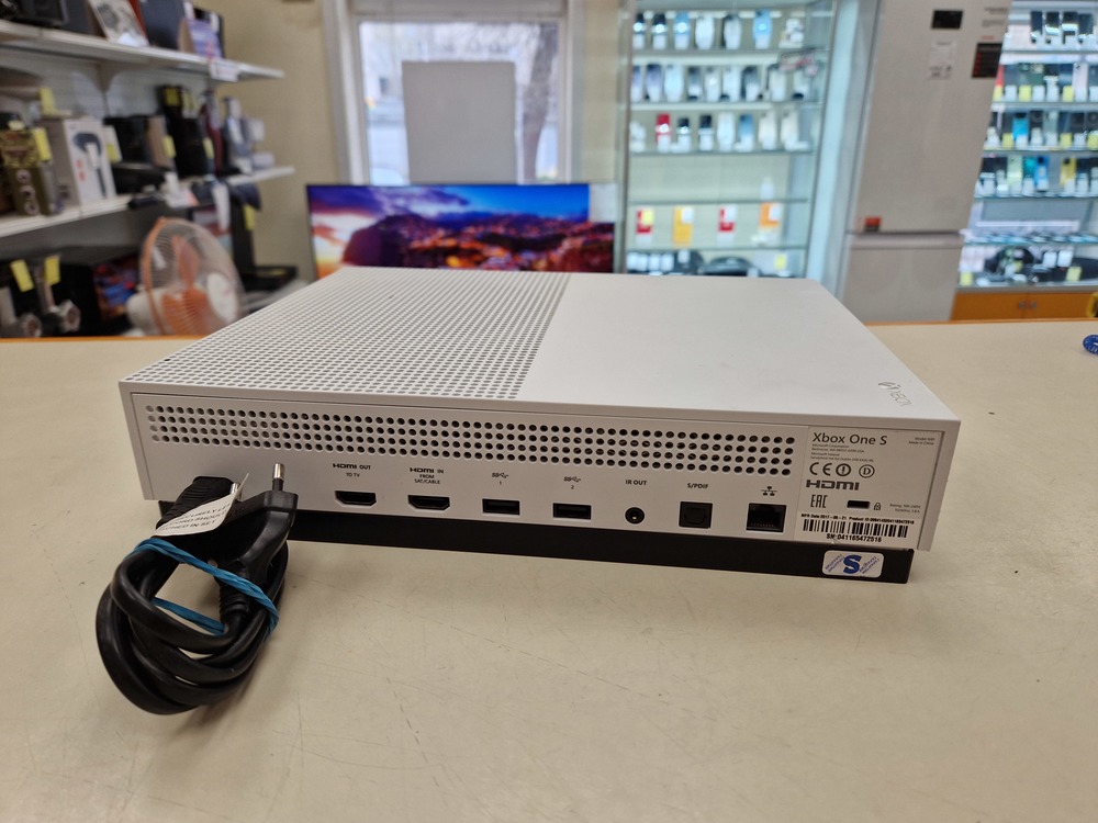 Игровая приставка Xbox One S 1TB Игровая приставка Xbox One S 1TB