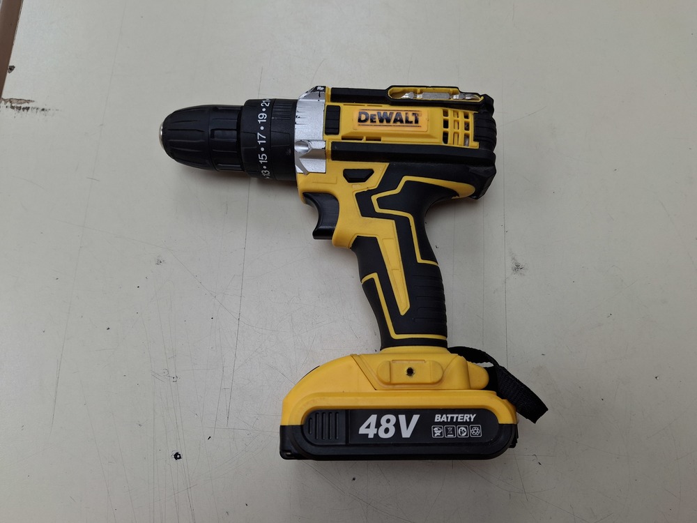Шуруповерт Dewalt NoName