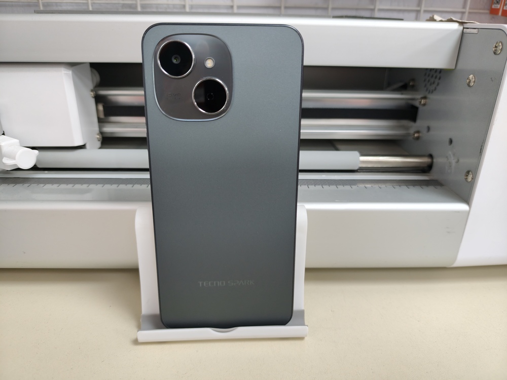 Смартфон Tecno Spark 40C 4/128