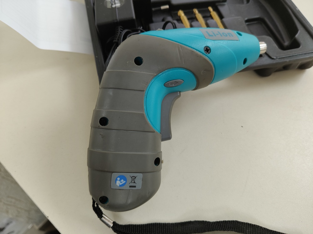 Отвертка электрическая Black&Decker BDCSFS30C;