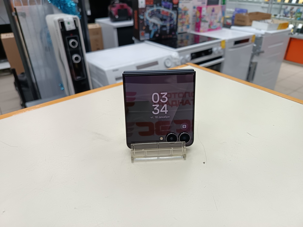 Смартфон Samsung Galaxy Z Flip 7 12/256