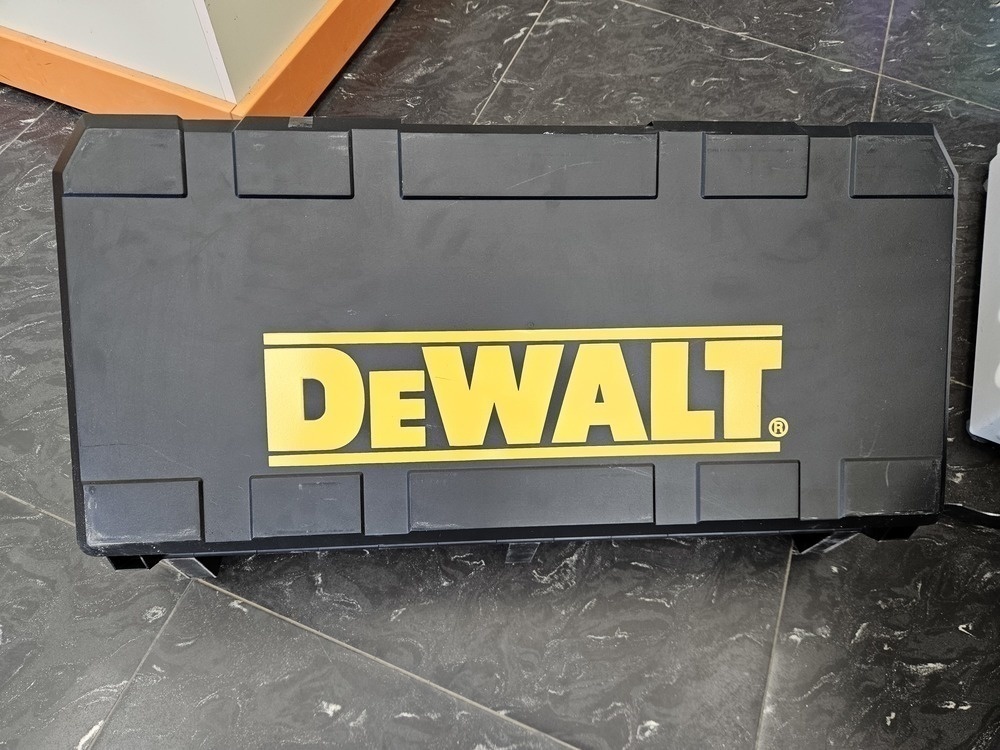 Отбойный молоток Dewalt D25902K-QS