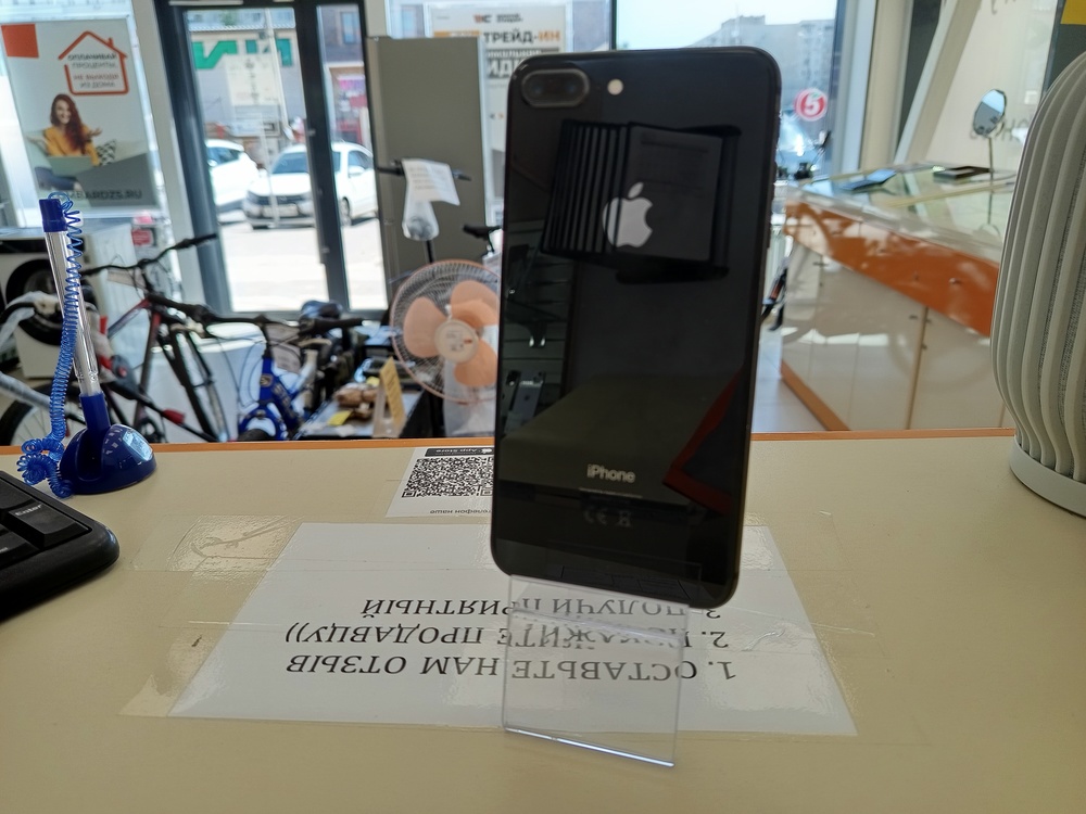 Смартфон Apple iPhone 8 Plus 64Gb