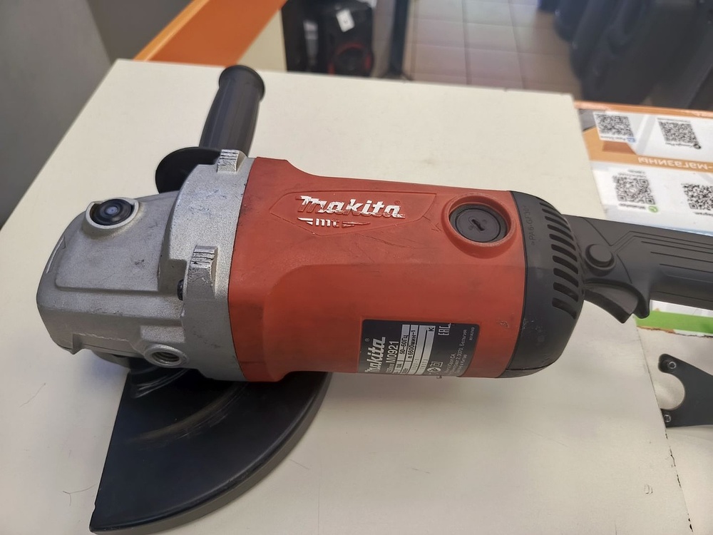 Угловая шлифмашина Makita M0921