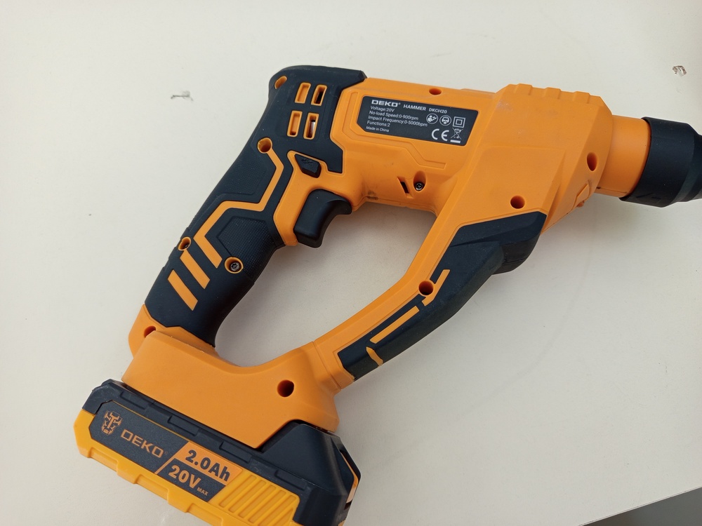 Перфоратор Deko DKCH20
