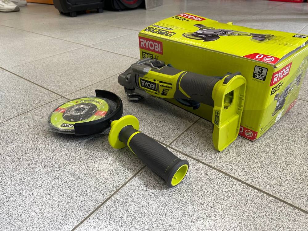 Угловая шлифмашина Ryobi R18AG