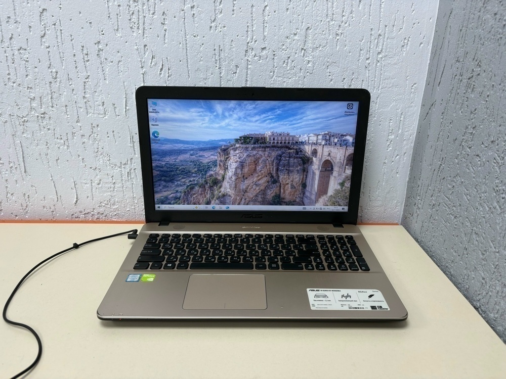 Ноутбук ASUS R541U; Core i3-6006U, GeForce 920M, 4 Гб, 240 Гб, Нет