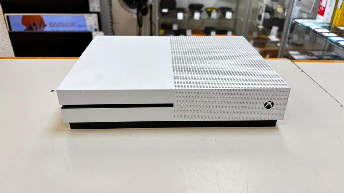 Игровая приставка Xbox One S 500Gb Игровая приставка Xbox One S 500Gb