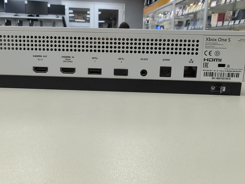 Игровая приставка Xbox One S 500Gb Игровая приставка Xbox One S 500Gb