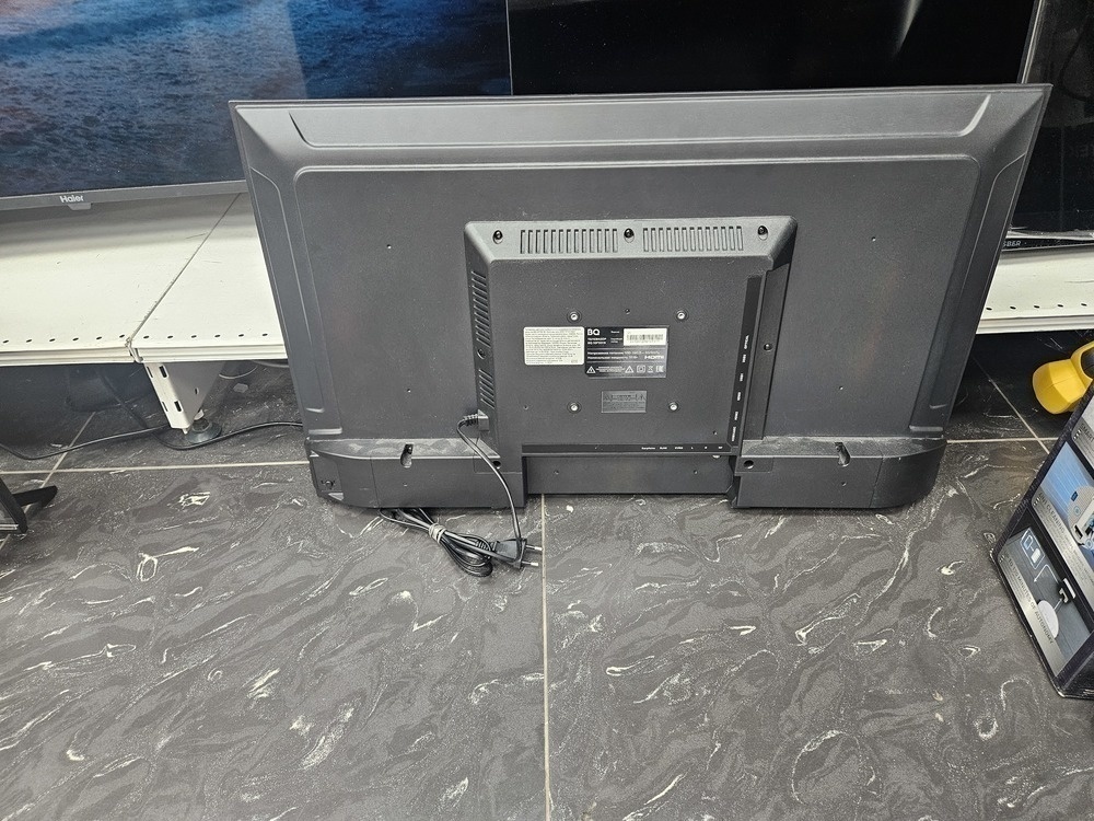 LED Телевизор BQ 32FS01B