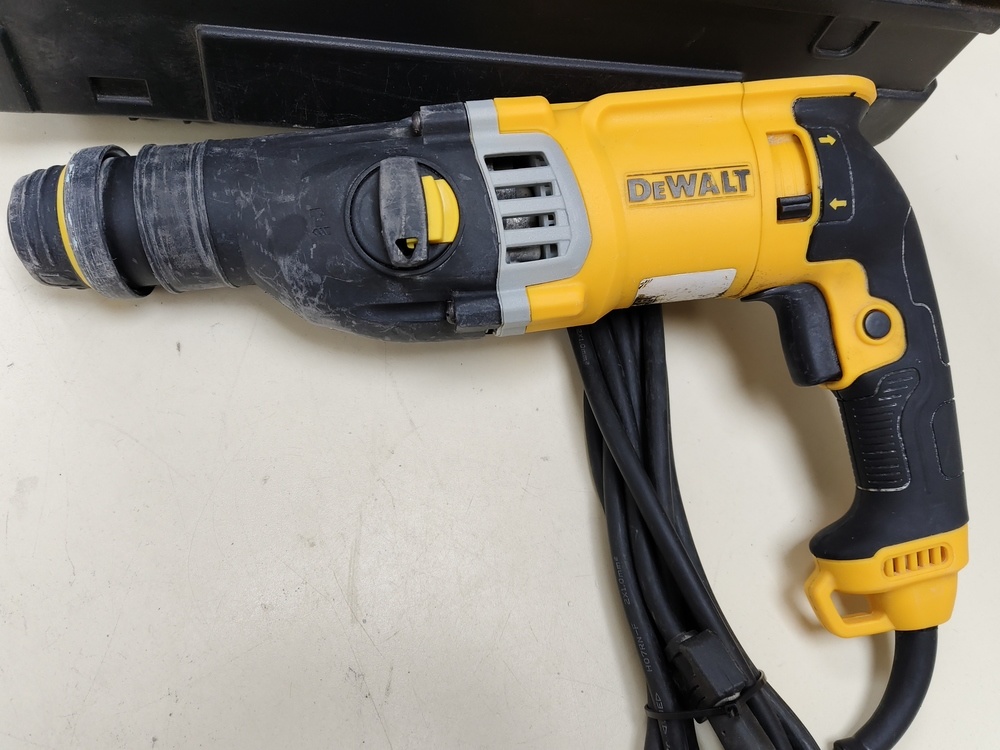 Перфоратор Dewalt D25143K