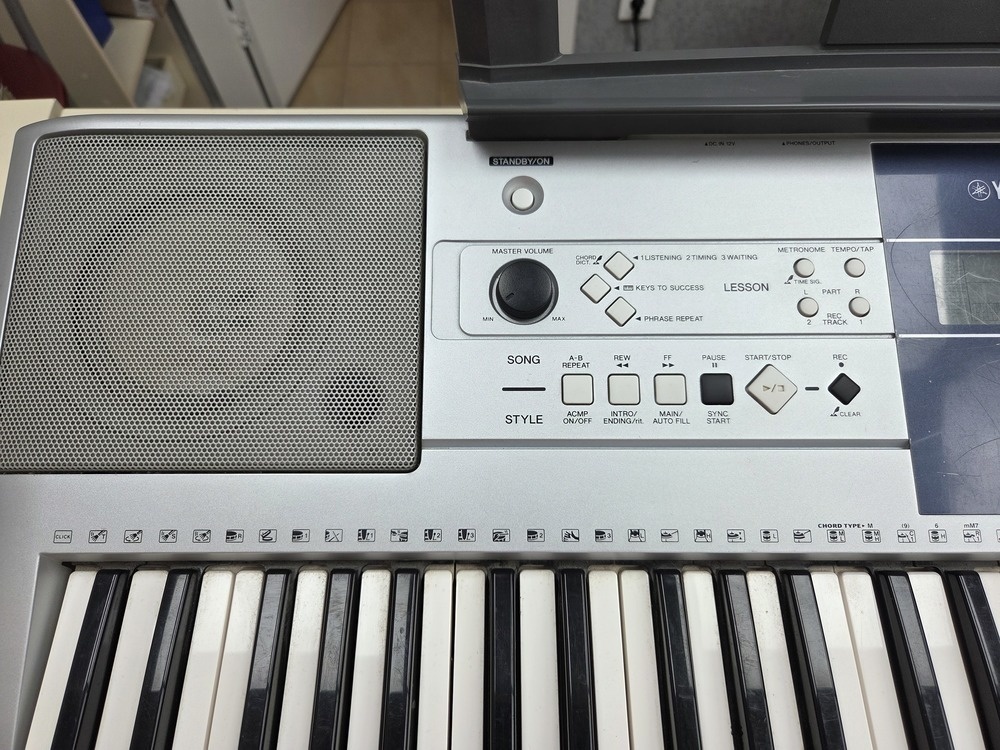 Синтезатор Yamaha PSR-E323