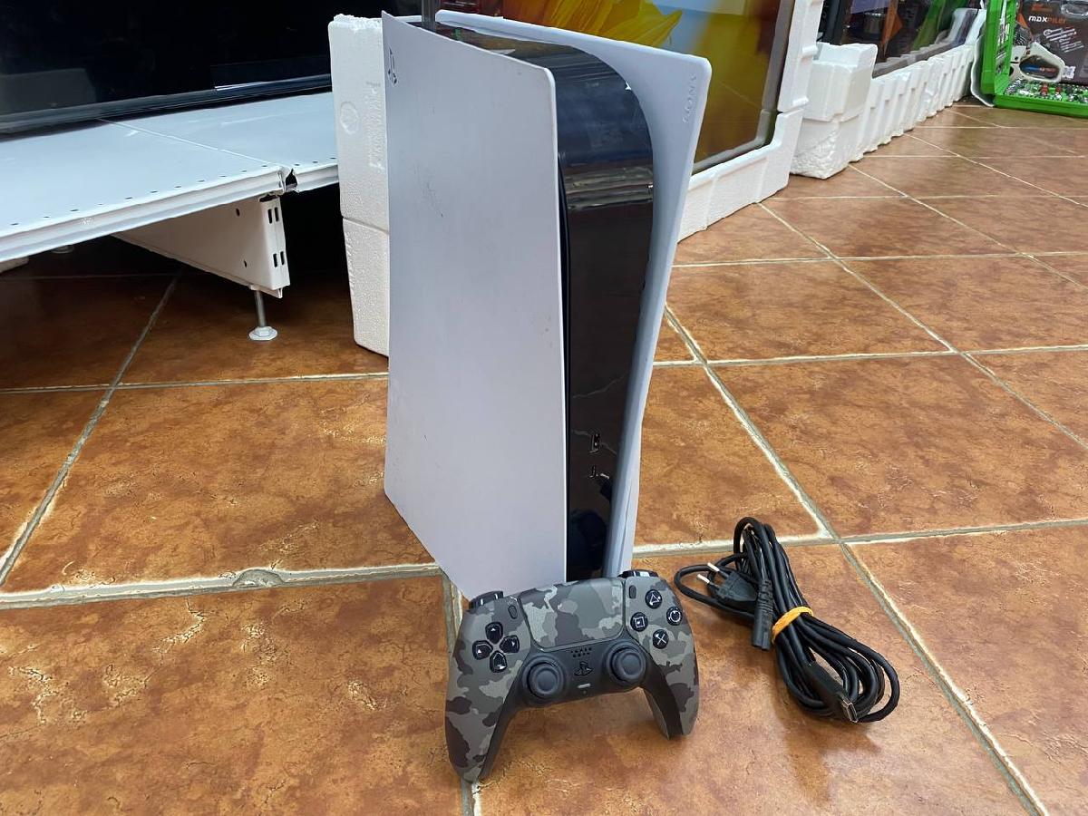 Игровая приставка PlayStation 5 825Gb (С дисководом)