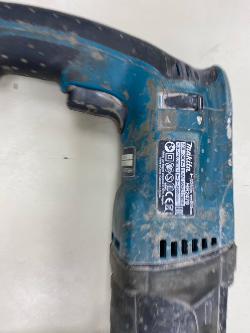 Перфоратор Makita HR 2470