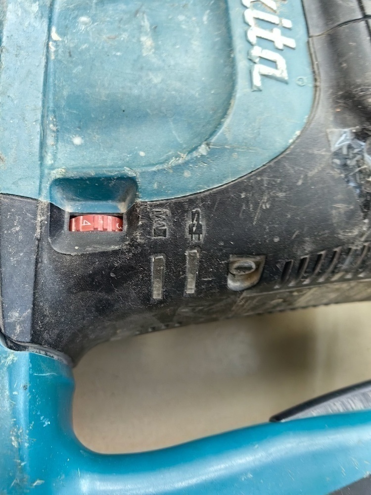 Отбойный молоток Makita HR5211C