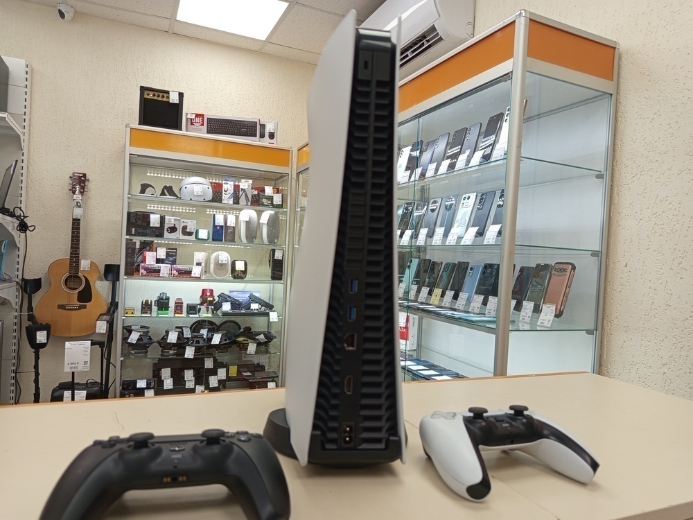 Игровая приставка PlayStation 5 825Gb (С дисководом)