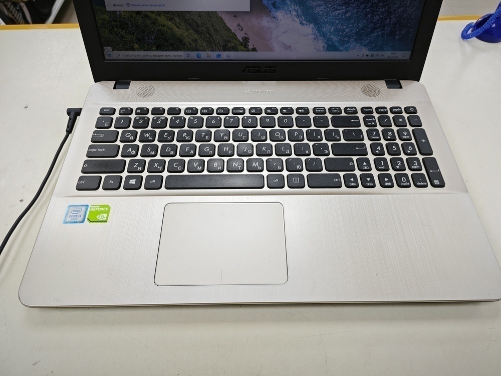Ноутбук ASUS; Core i3-6006U, GeForce 920MX, 8 Гб, Нет, 1 Tb