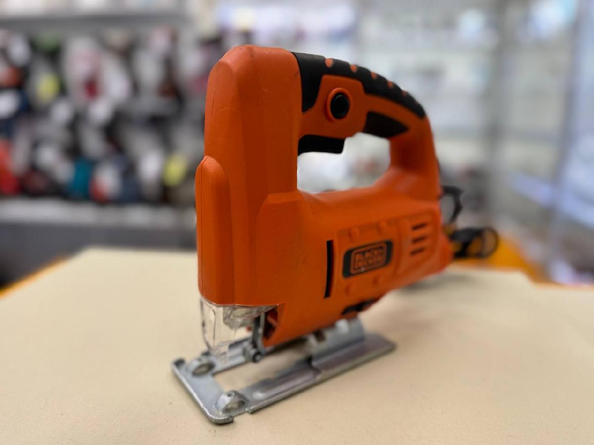 Лобзик Black & Decker JS20-RU
